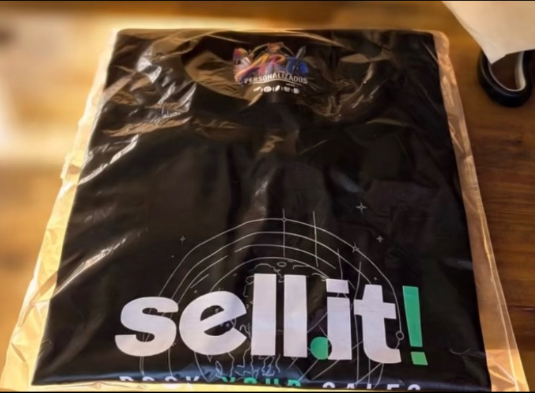 Camiseta personalizada pela ART Personalizados em Florianópolis